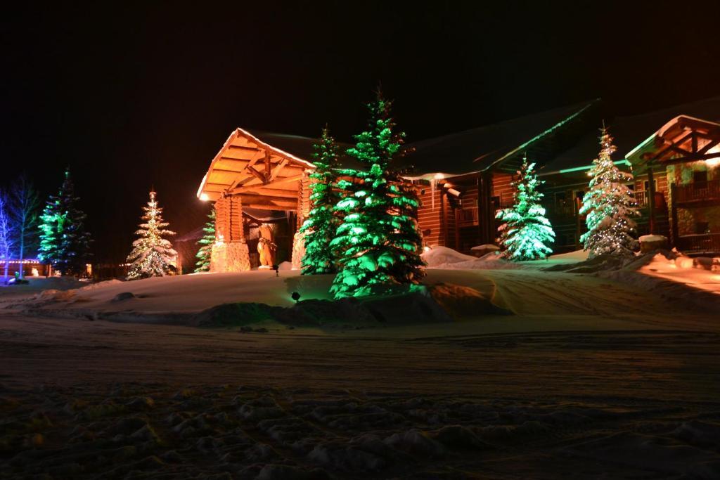 Daniels Summit Lodge *